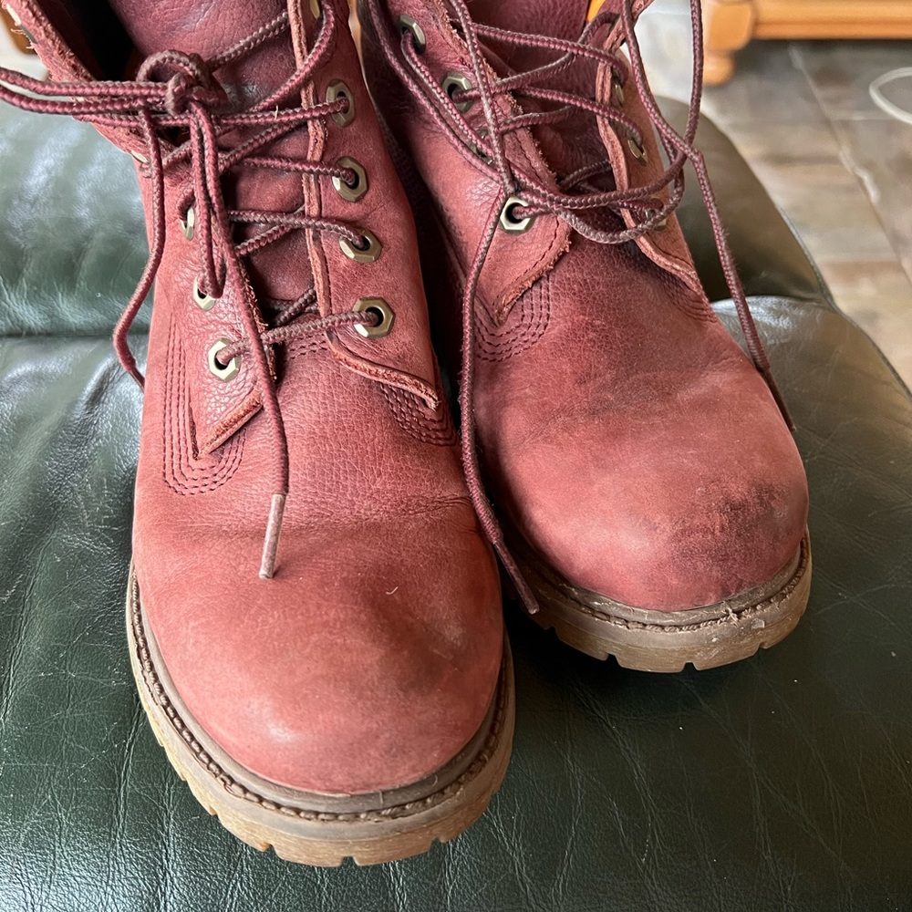 Timberland tie boots.  Russet brown and black